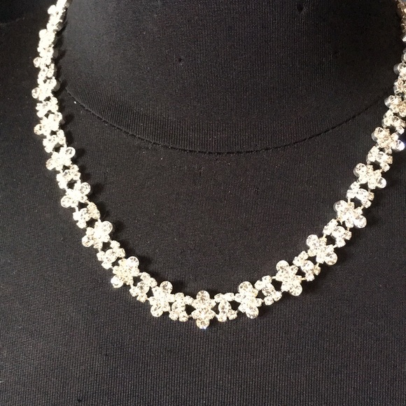 🎊 Cluster Crystal Necklace - Picture 1 of 2